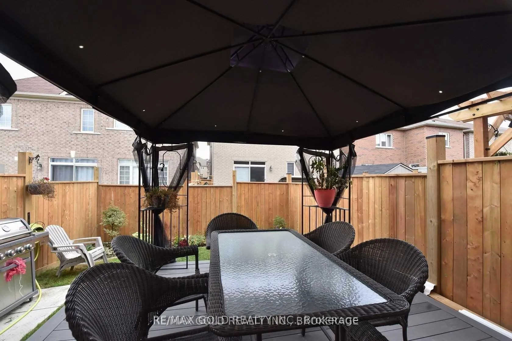 Photo 10 of 472 Queen Mary Drive, Brampton, Northwest Brampton — HOMEH