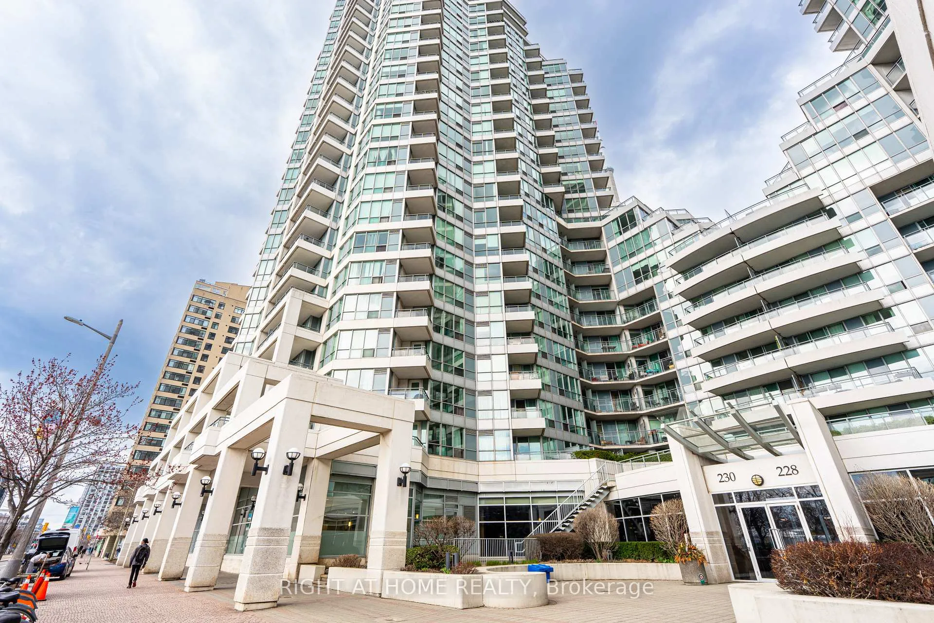 Front of Unit 918, 230 Queens Quay W