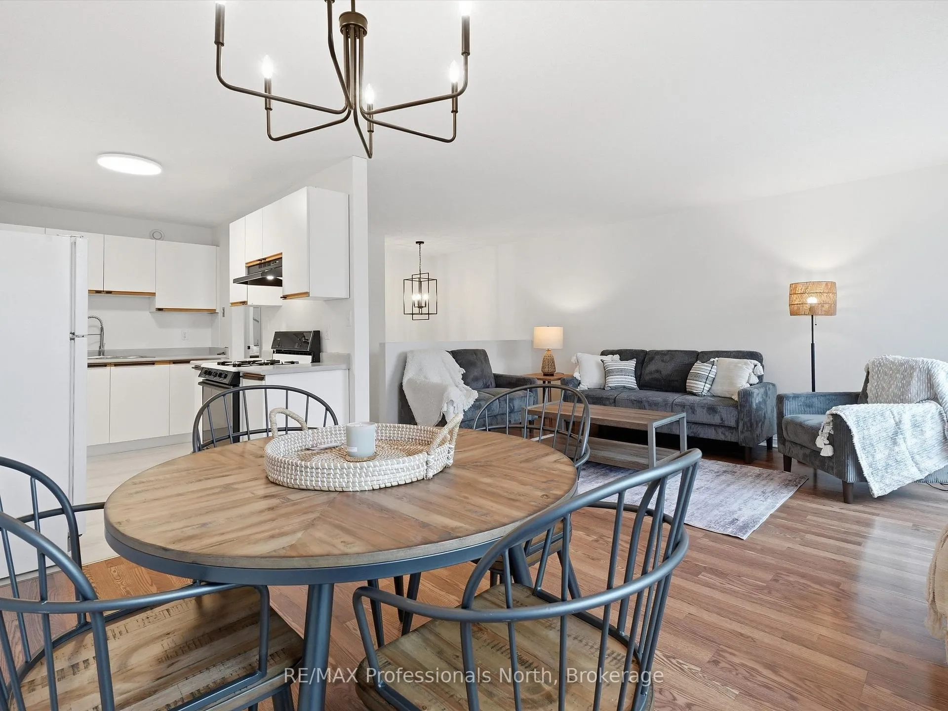 Photo 4 of 29 Pinecone Dr., Bracebridge, Monck (Bracebridge) — HOMEH