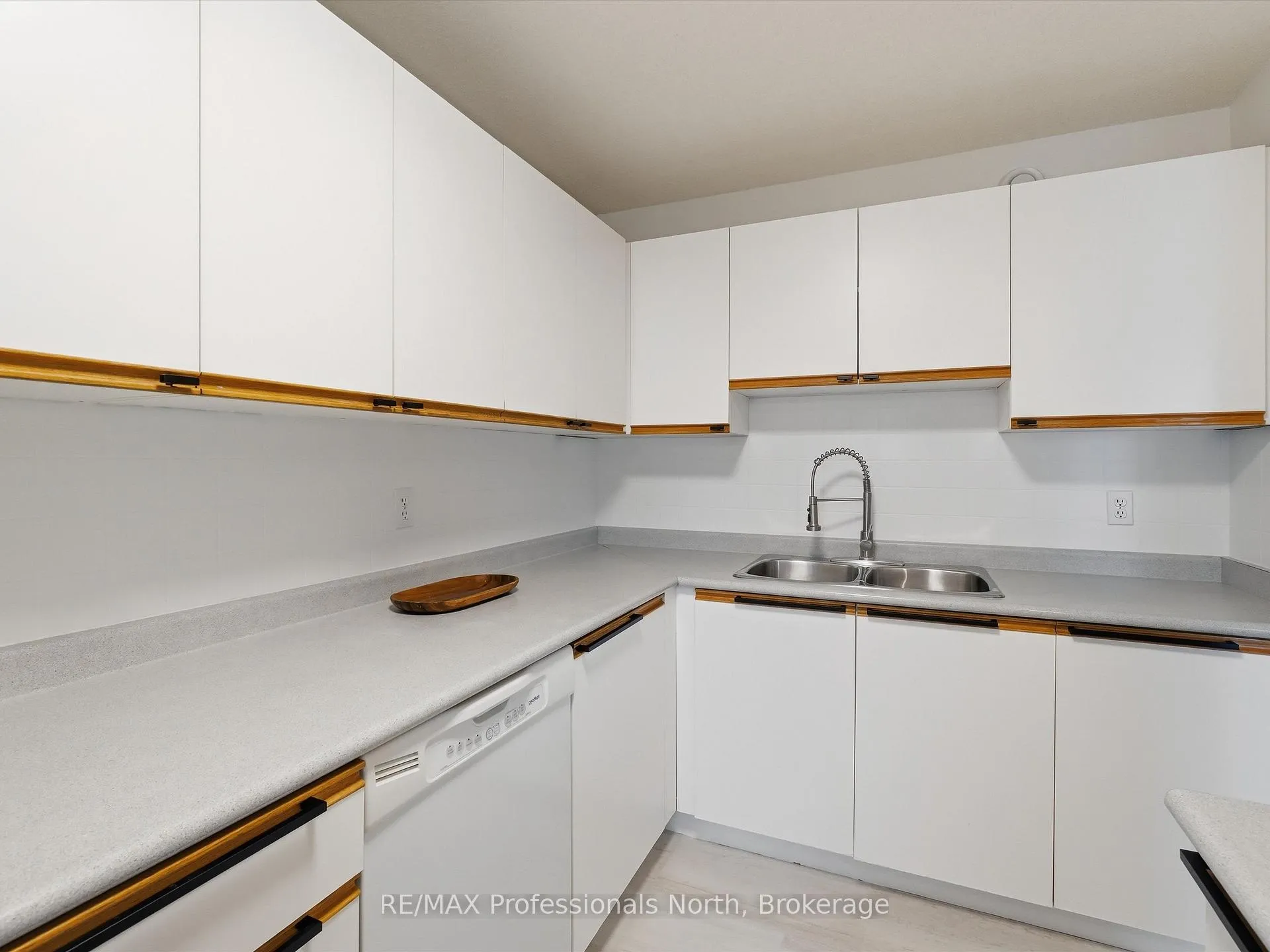 Photo 8 of 29 Pinecone Dr., Bracebridge, Monck (Bracebridge) — HOMEH