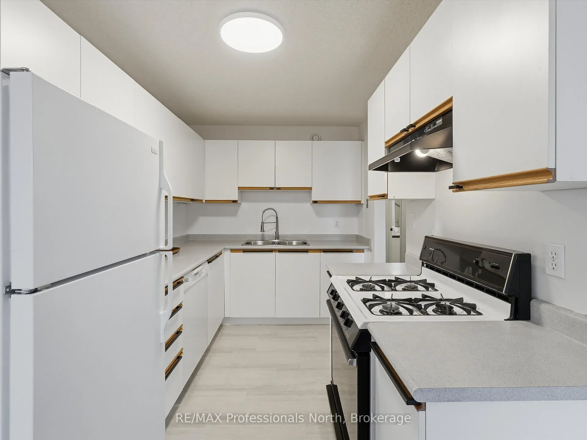 Photo 10 of 29 Pinecone Dr., Bracebridge, Monck (Bracebridge) — HOMEH