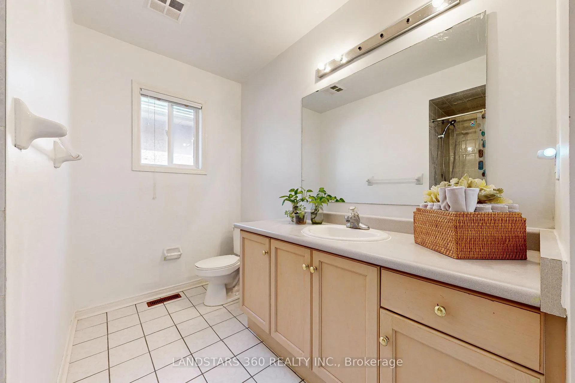 Photo 24 of 49 Horstman Street, Markham, Rouge River Estates — HOMEH