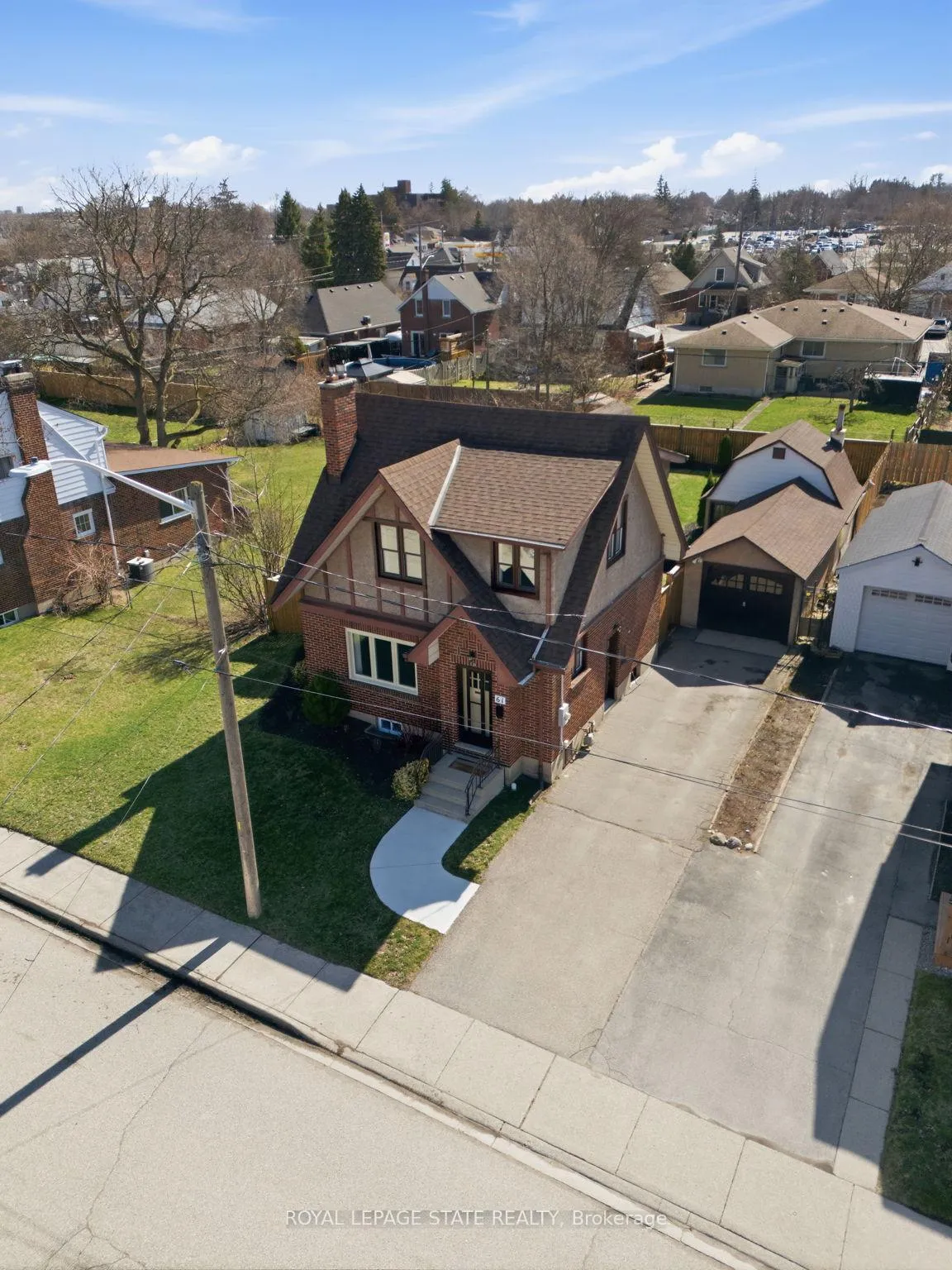 Photo 3 of 61 Abigail Avenue, Brantford — HOMEH