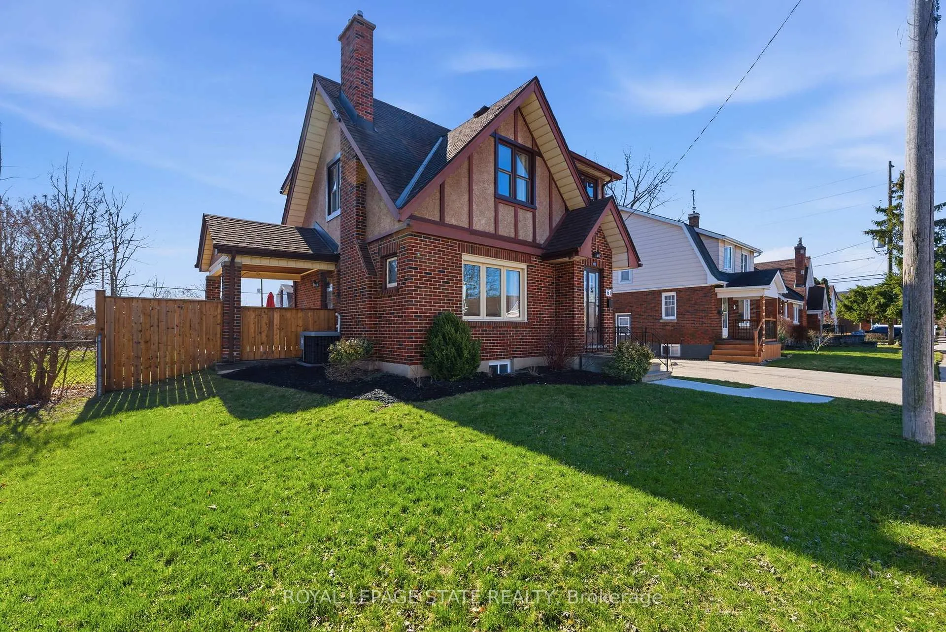 Photo 5 of 61 Abigail Avenue, Brantford — HOMEH