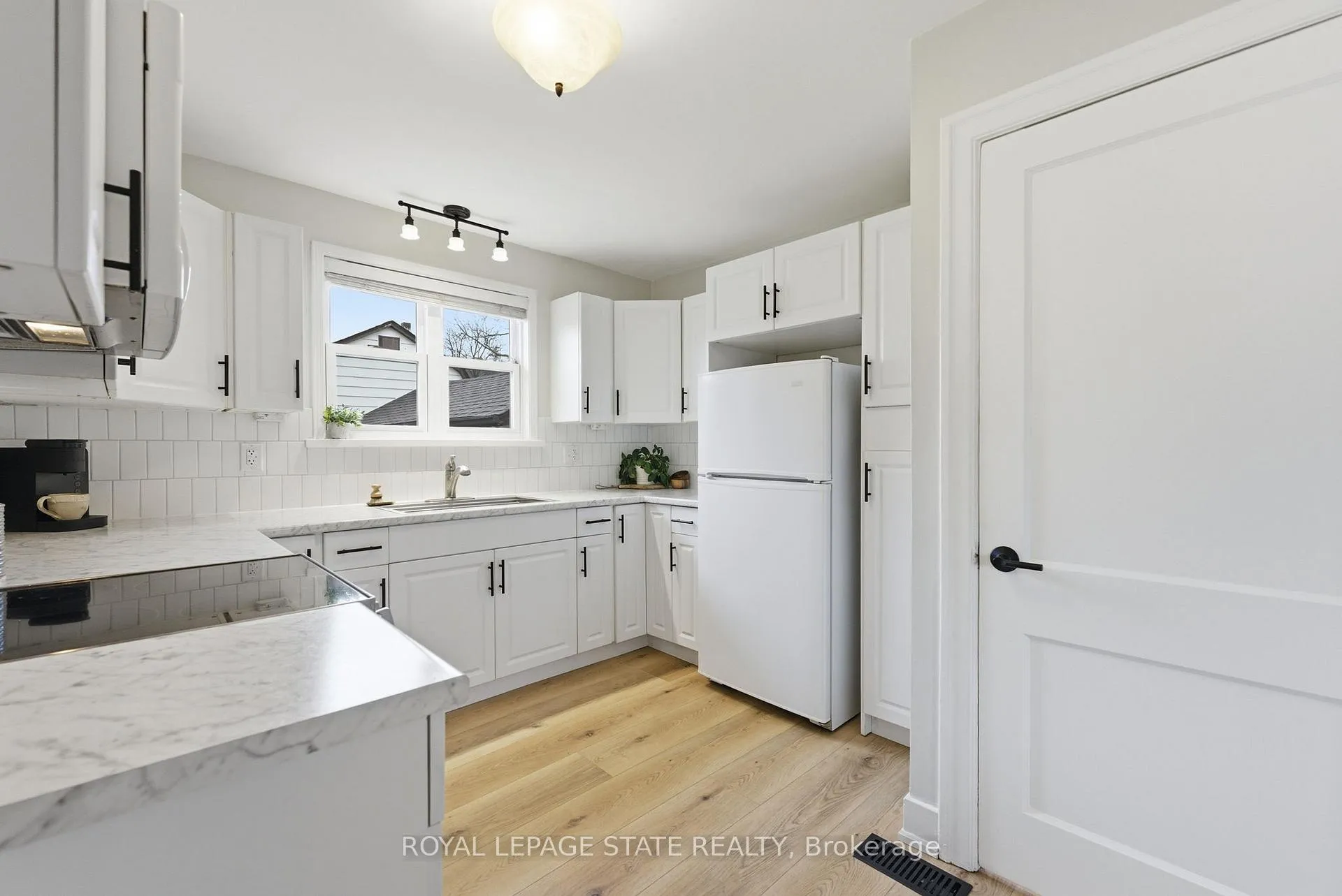 Photo 16 of 61 Abigail Avenue, Brantford — HOMEH