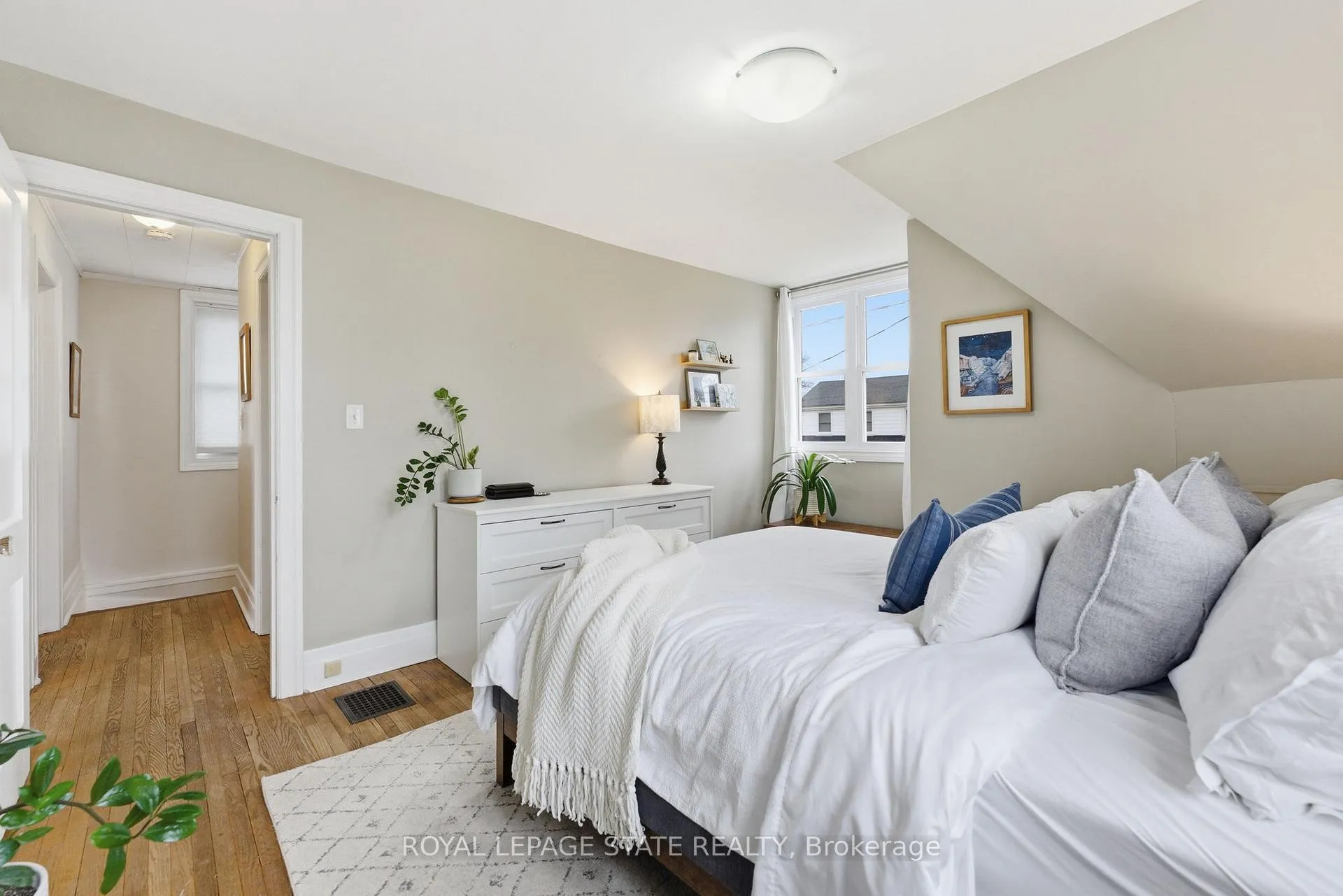 Photo 23 of 61 Abigail Avenue, Brantford — HOMEH