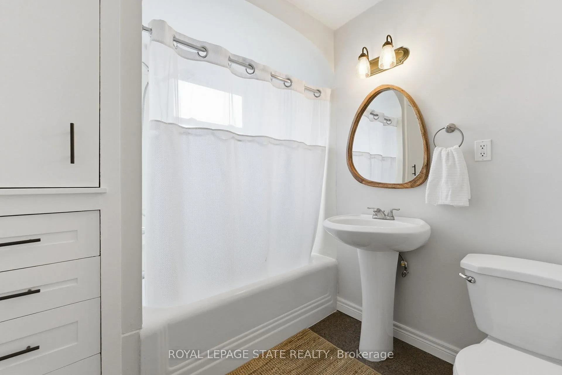 Photo 26 of 61 Abigail Avenue, Brantford — HOMEH