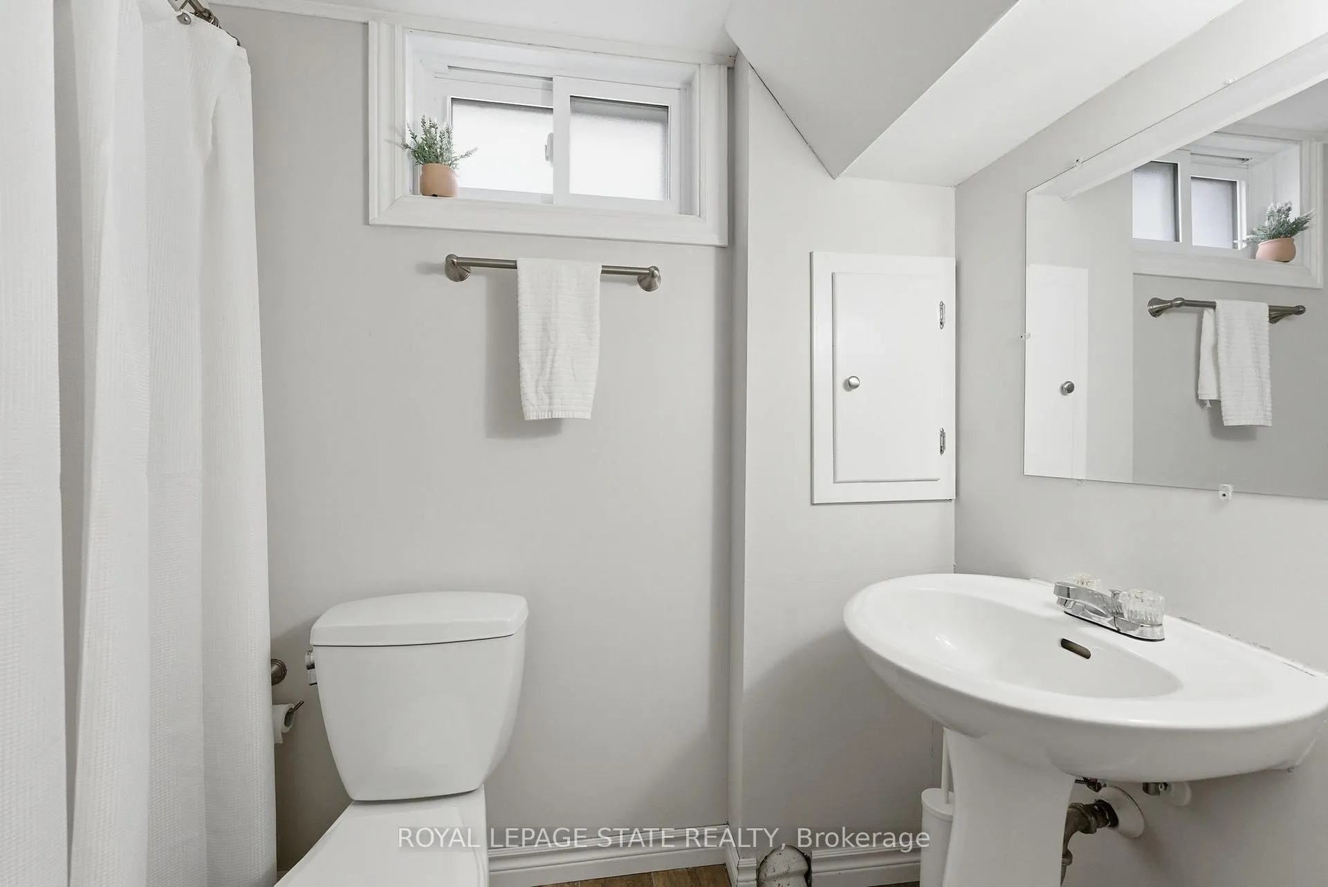 Photo 30 of 61 Abigail Avenue, Brantford — HOMEH