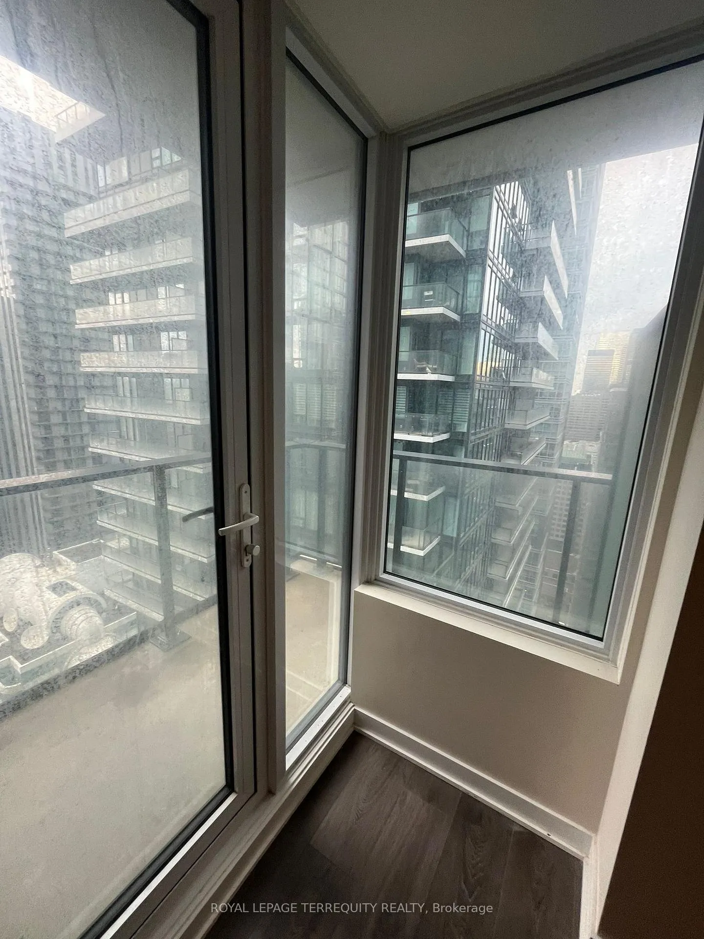 Photo 5 of Unit 4012, 115 Blue Jays Way, Toronto, Waterfront Communities — HOMEH