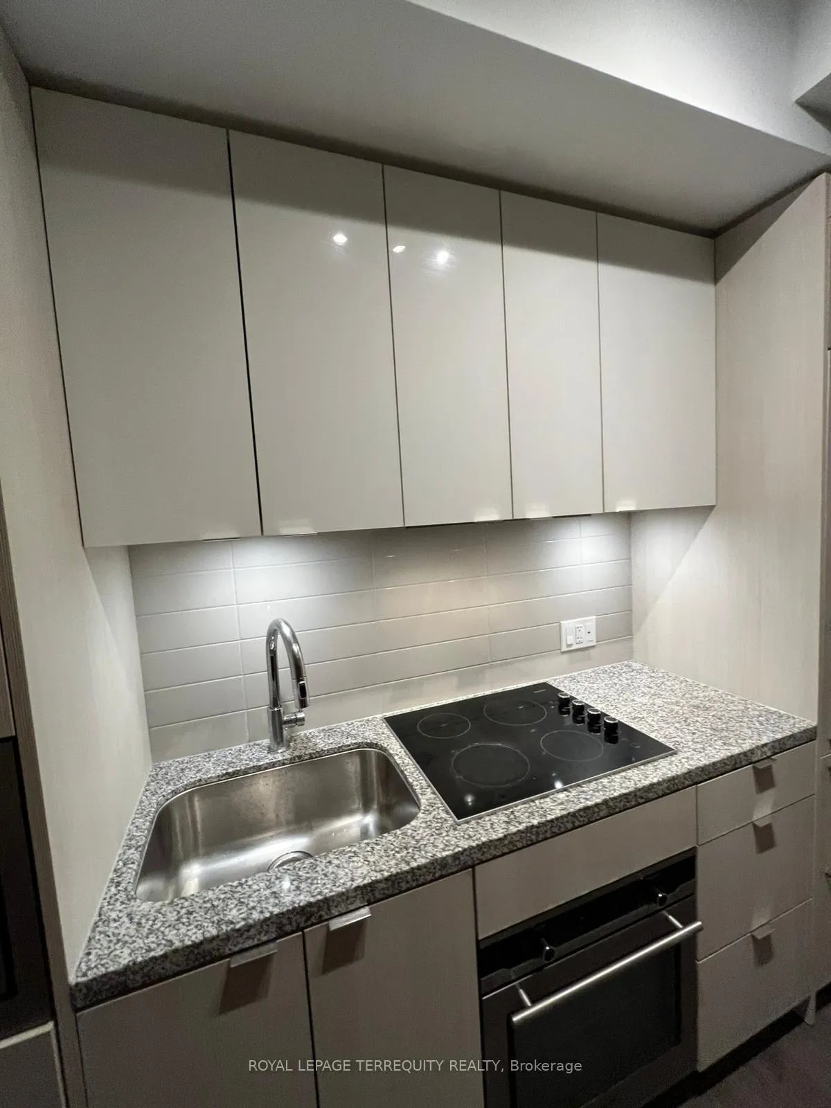Photo 6 of Unit 4012, 115 Blue Jays Way, Toronto, Waterfront Communities — HOMEH