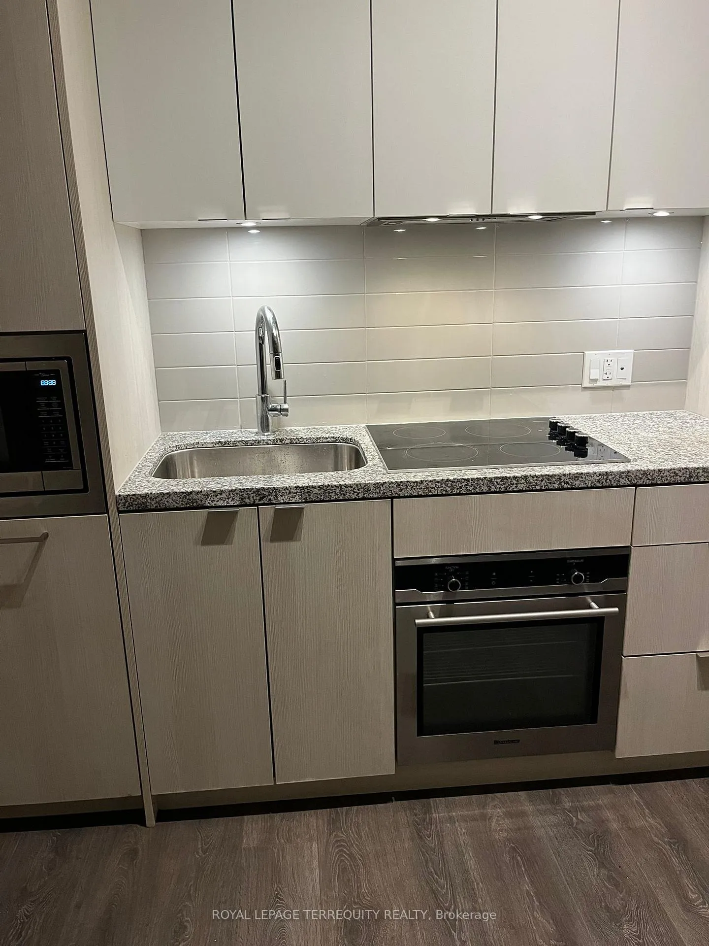Photo 7 of Unit 4012, 115 Blue Jays Way, Toronto, Waterfront Communities — HOMEH