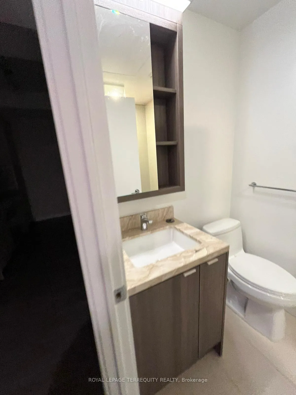 Photo 15 of Unit 4012, 115 Blue Jays Way, Toronto, Waterfront Communities — HOMEH
