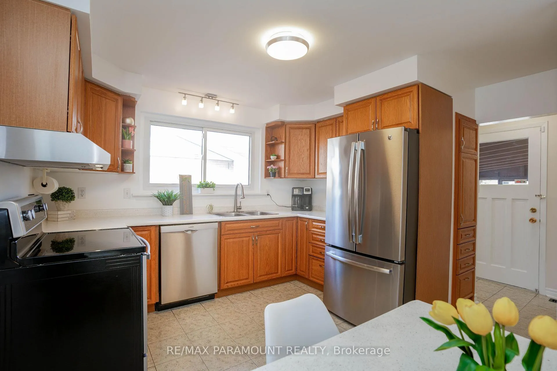 Photo 9 of 67 Braemar Drive, Brampton, Avondale — HOMEH
