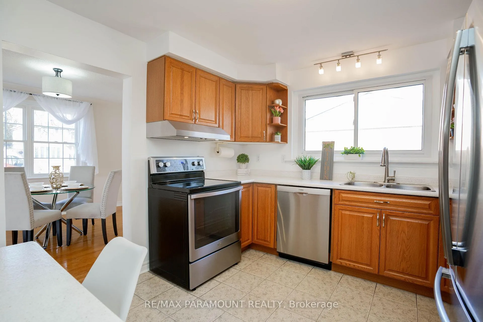Photo 12 of 67 Braemar Drive, Brampton, Avondale — HOMEH