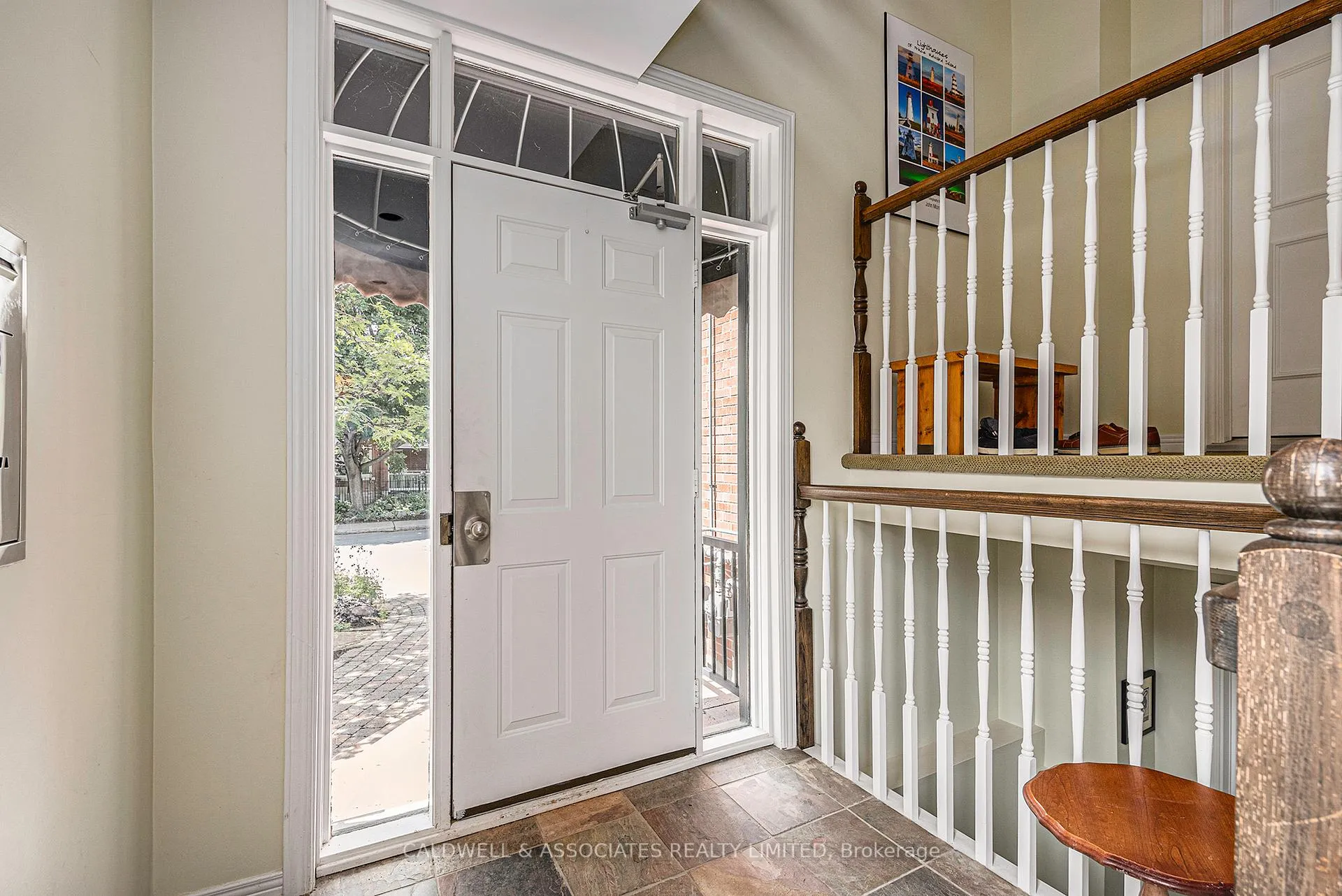 Photo 3 of Unit 3, 33 Charles Street, Ottawa, New Edinburgh — HOMEH