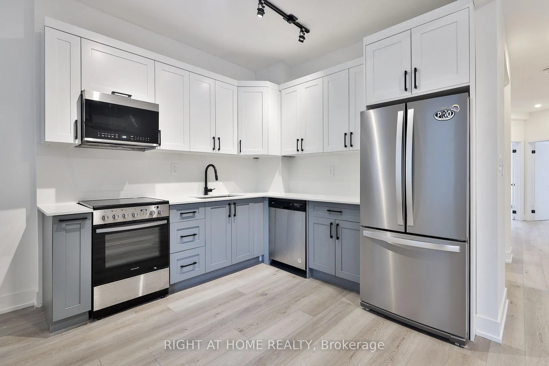 Photo 3 of Unit 2F, 552 College Street, Toronto, Palmerston-Little Italy — HOMEH