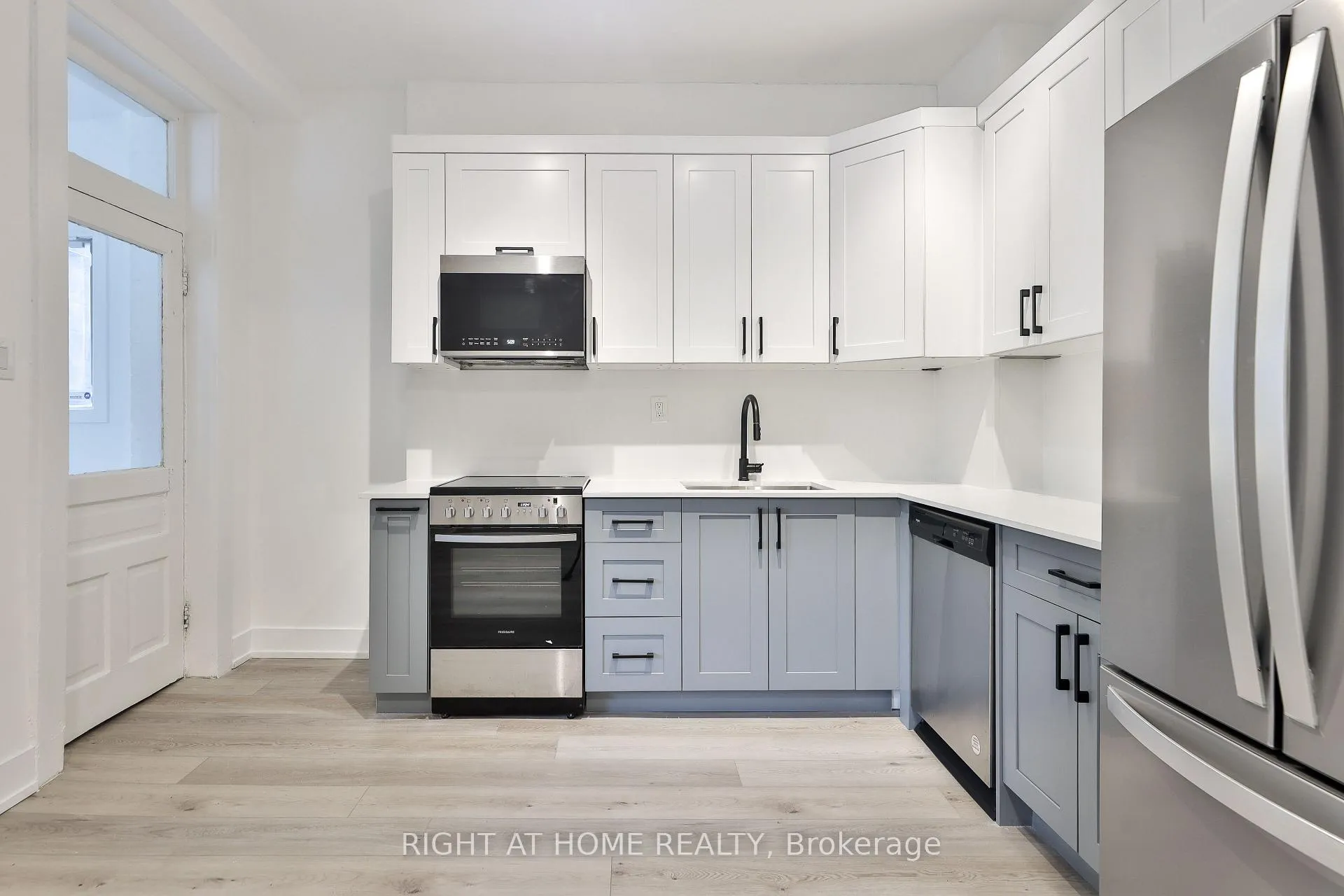 Photo 4 of Unit 2F, 552 College Street, Toronto, Palmerston-Little Italy — HOMEH