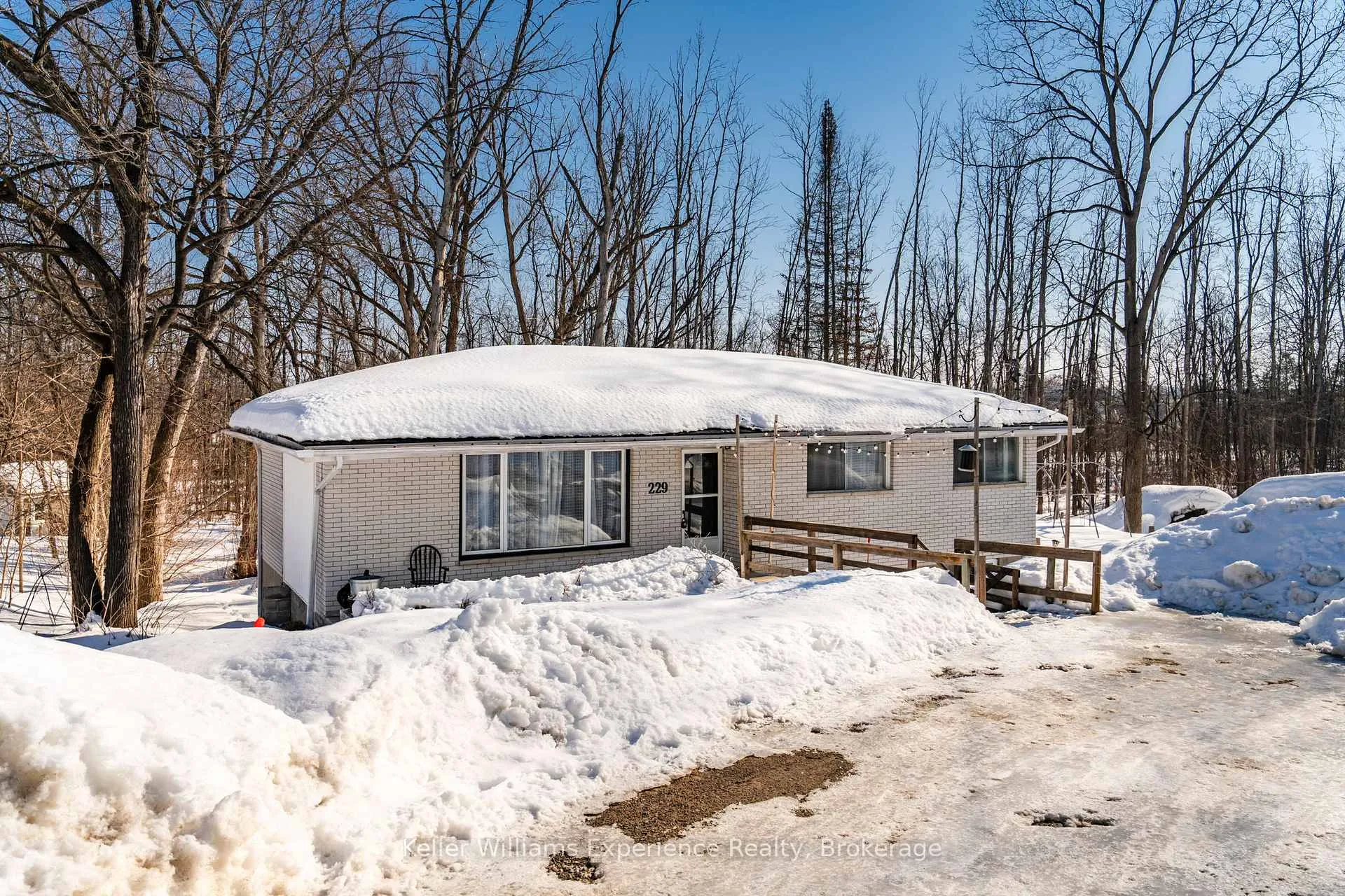 Photo 1 of 229 Mountain Avenue, Tay, Waubaushene — HOMEH