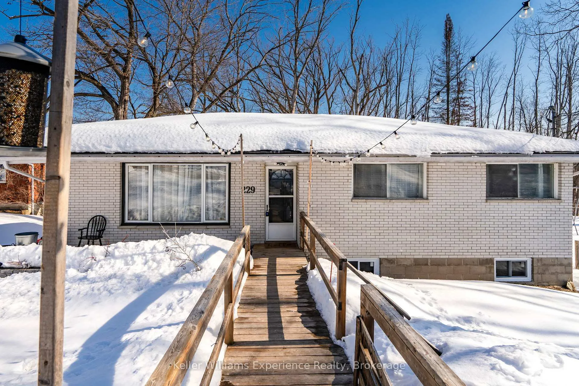 Photo 2 of 229 Mountain Avenue, Tay, Waubaushene — HOMEH
