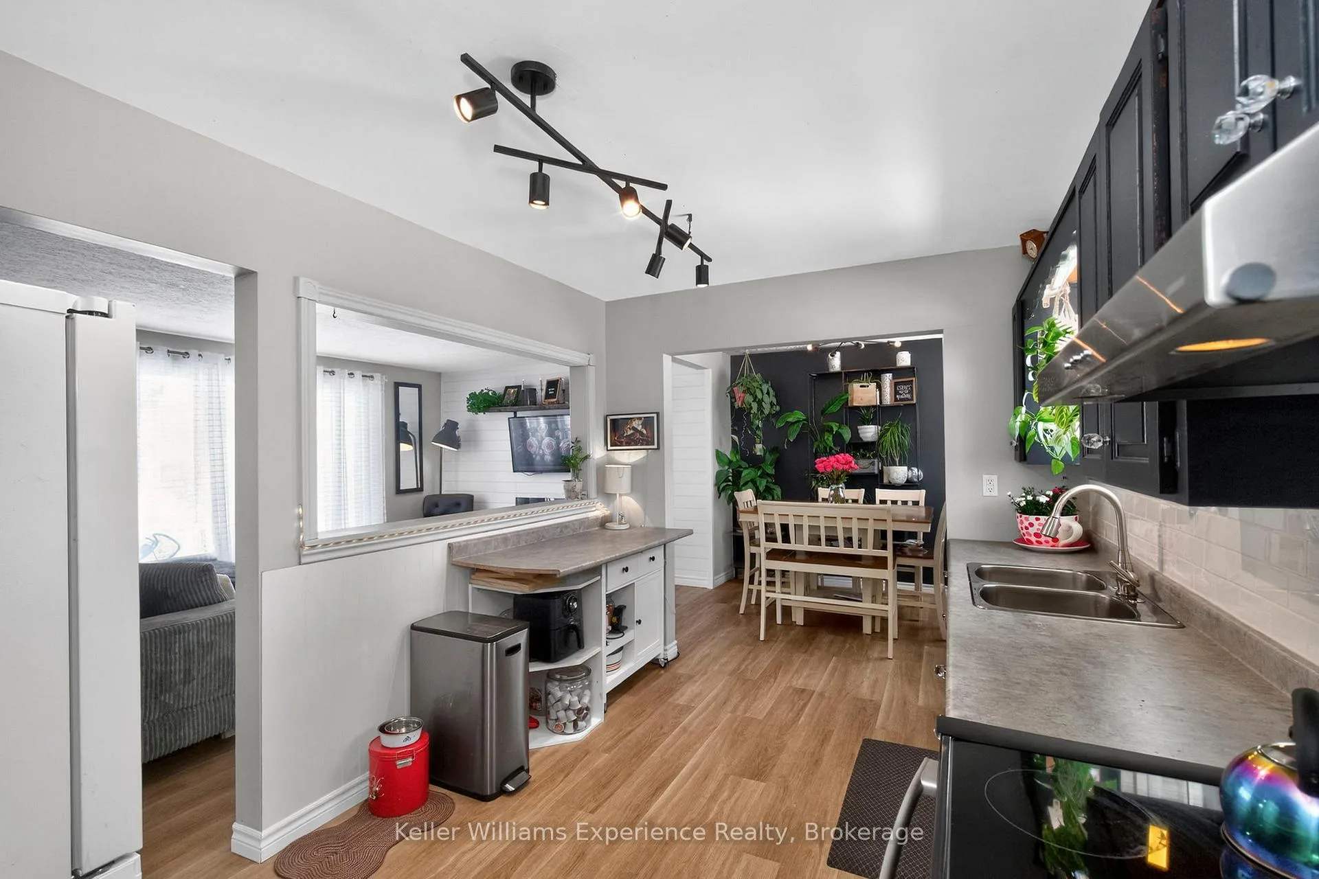 Photo 5 of 229 Mountain Avenue, Tay, Waubaushene — HOMEH