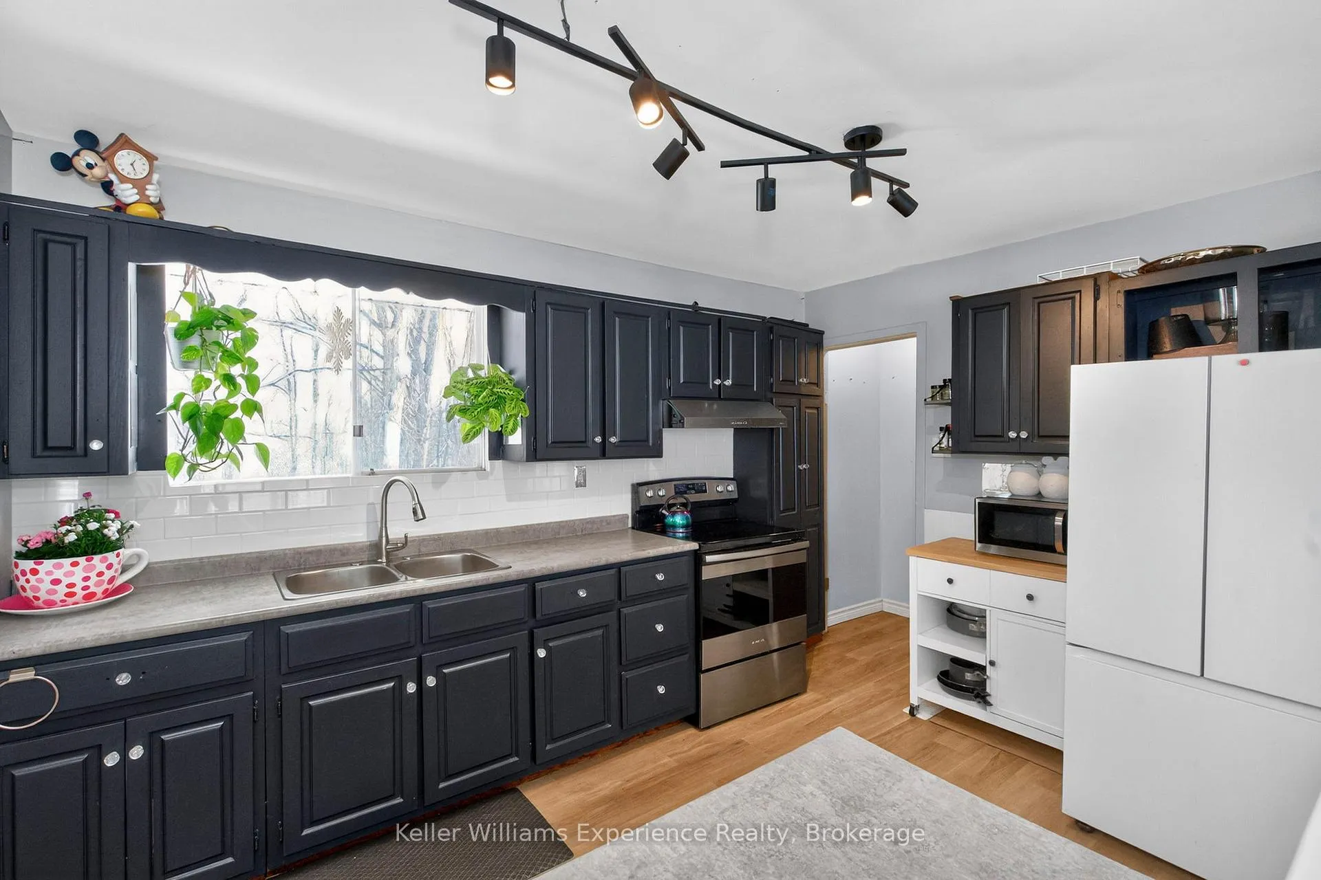 Photo 9 of 229 Mountain Avenue, Tay, Waubaushene — HOMEH