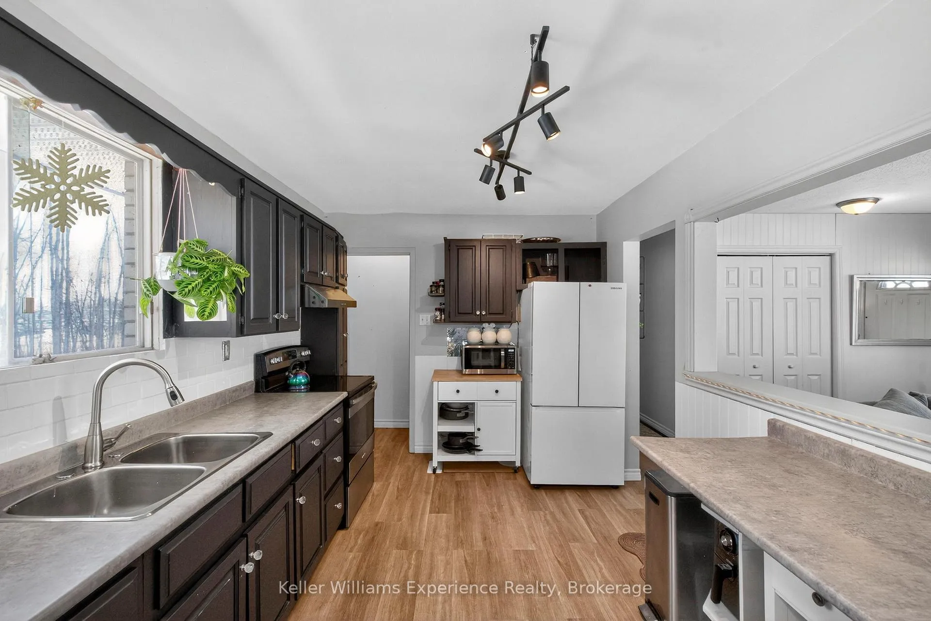 Photo 10 of 229 Mountain Avenue, Tay, Waubaushene — HOMEH