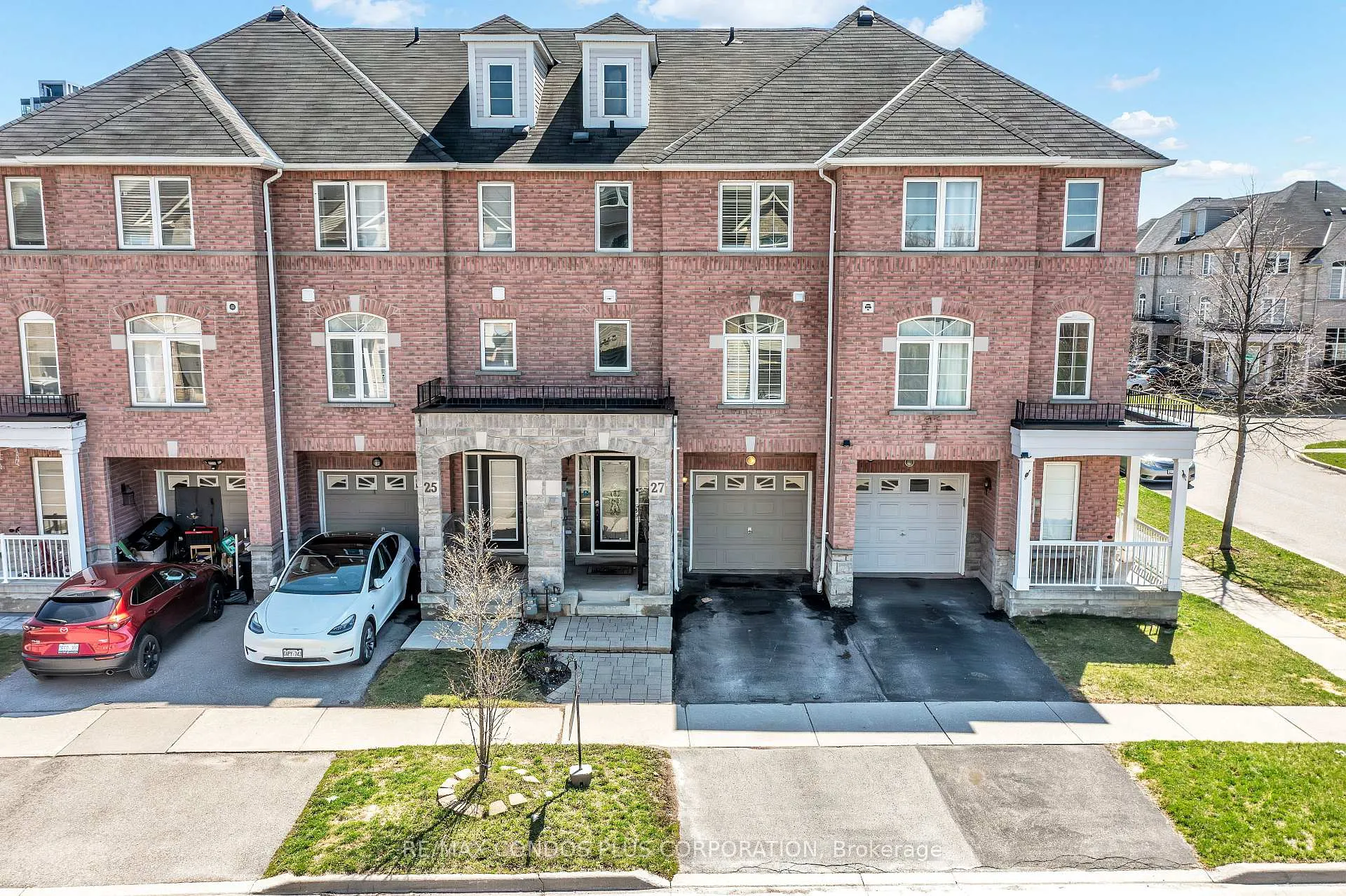 Photo 1 of 3 Powers Valley Court, Ajax, South East — HOMEH