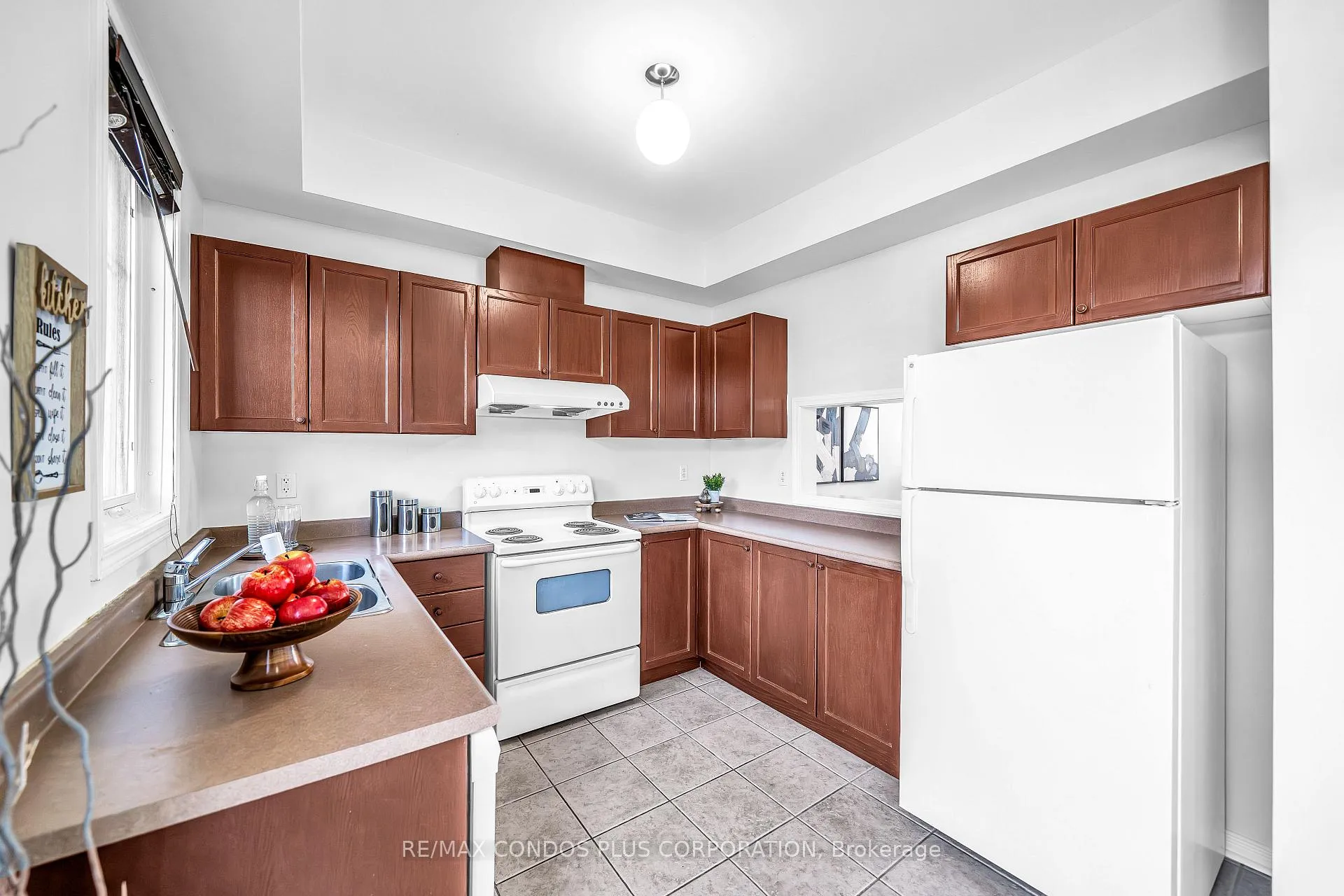 Photo 5 of 3 Powers Valley Court, Ajax, South East — HOMEH