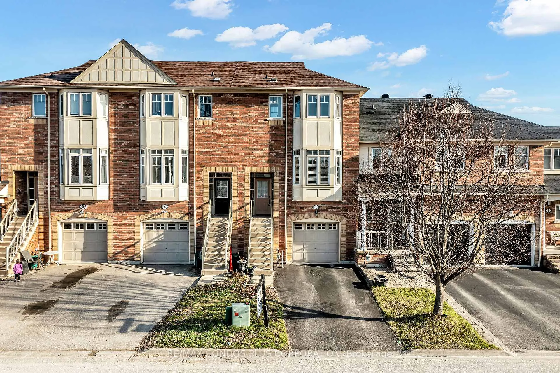 Photo 11 of 3 Powers Valley Court, Ajax, South East — HOMEH