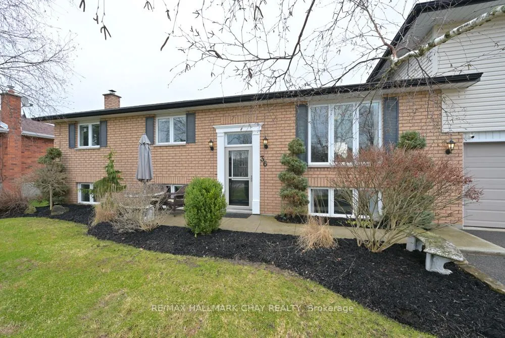 Photo 2 of 36 Moore Avenue, Adjala-Tosorontio, Everett — HOMEH