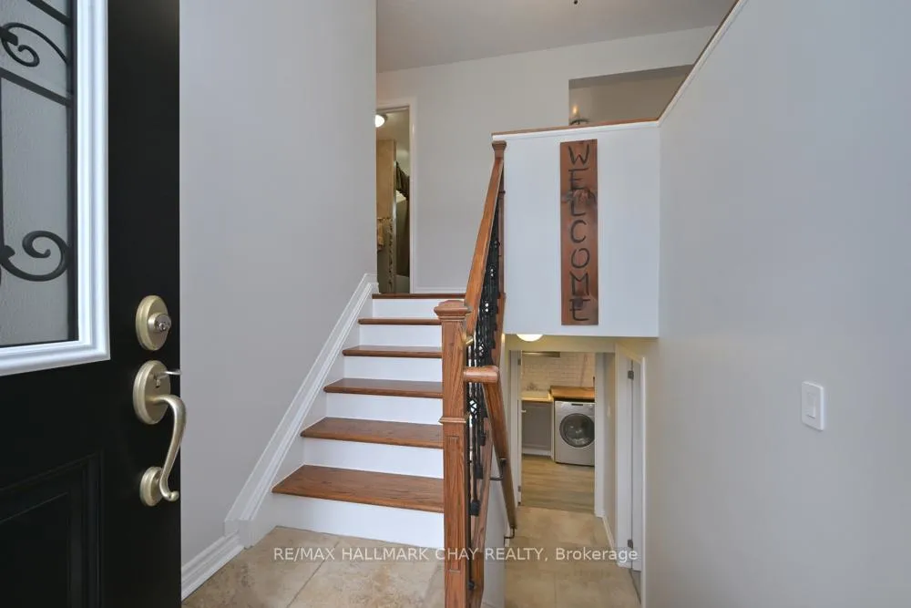 Photo 3 of 36 Moore Avenue, Adjala-Tosorontio, Everett — HOMEH