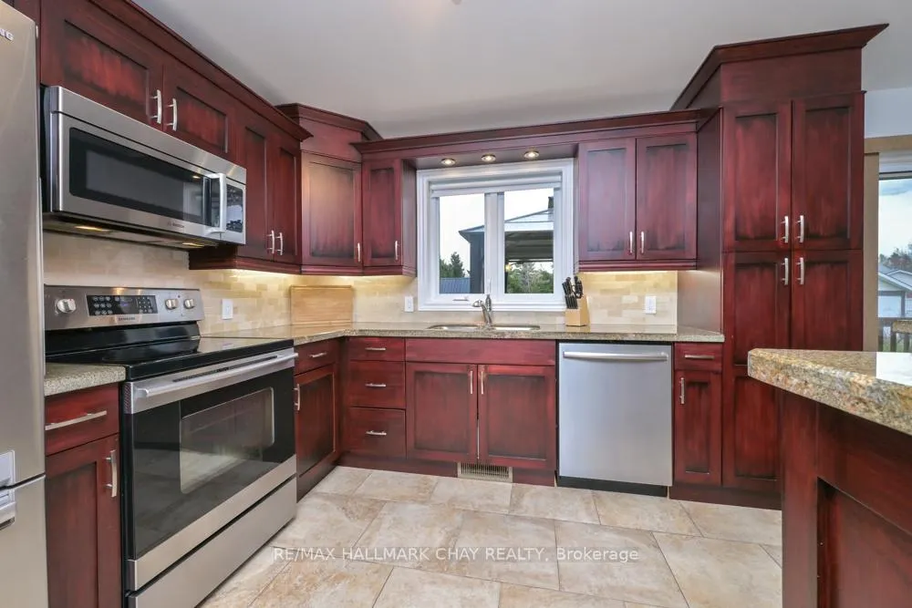 Photo 7 of 36 Moore Avenue, Adjala-Tosorontio, Everett — HOMEH