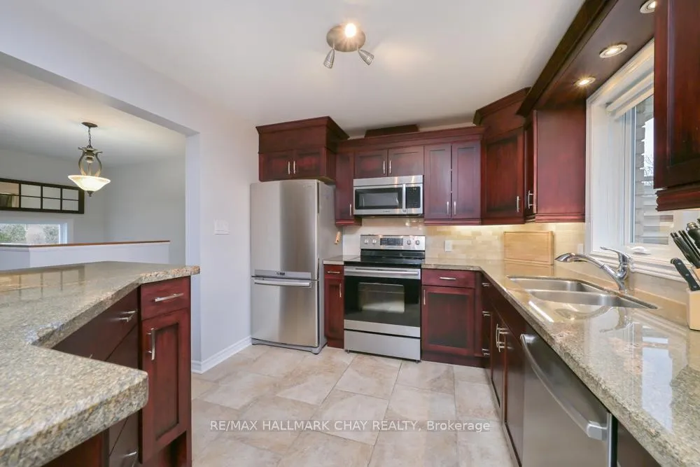 Photo 8 of 36 Moore Avenue, Adjala-Tosorontio, Everett — HOMEH