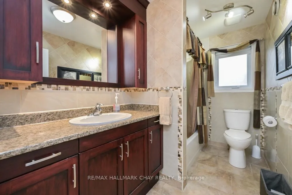 Photo 15 of 36 Moore Avenue, Adjala-Tosorontio, Everett — HOMEH