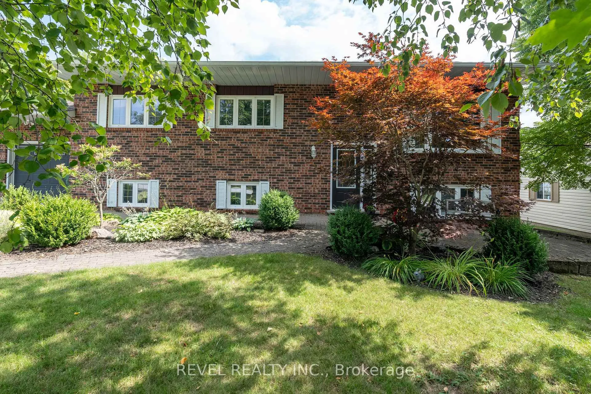 Photo 2 of 29 Armstrong Crescent, Grey Highlands — HOMEH