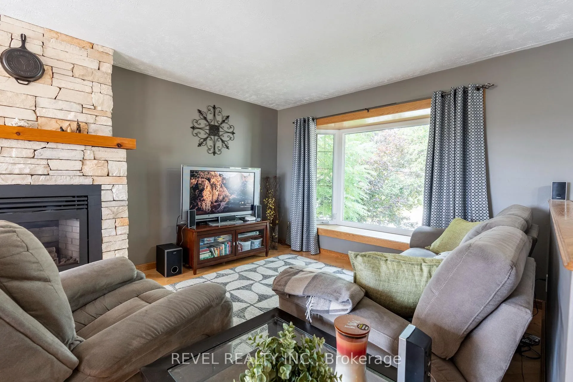 Photo 3 of 29 Armstrong Crescent, Grey Highlands — HOMEH