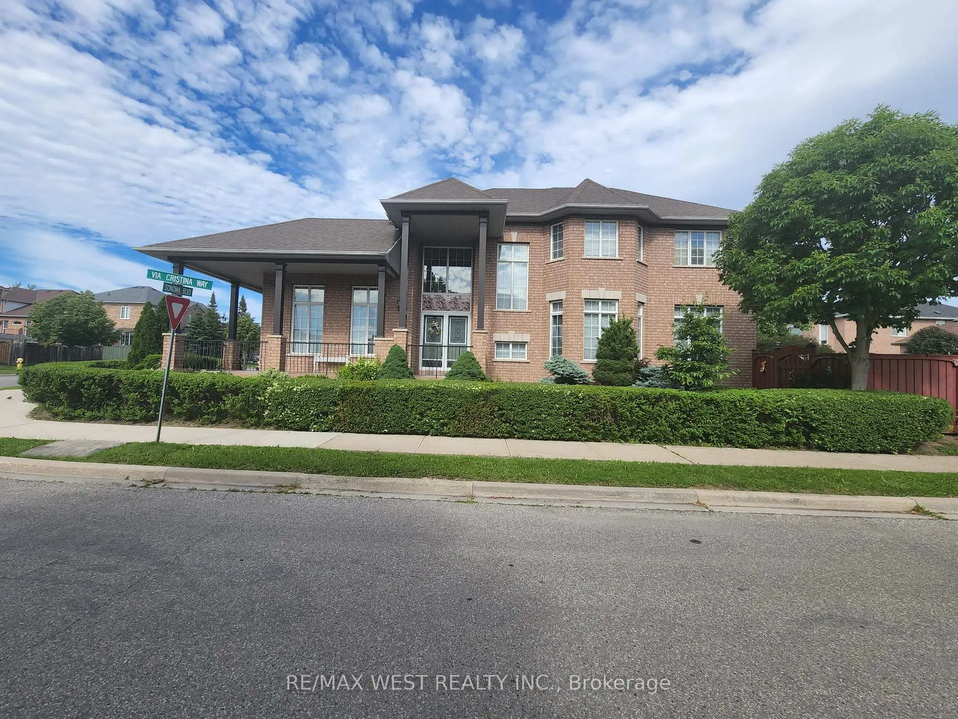 Photo 3 of 379 Sonoma Boulevard, Vaughan, Sonoma Heights — HOMEH