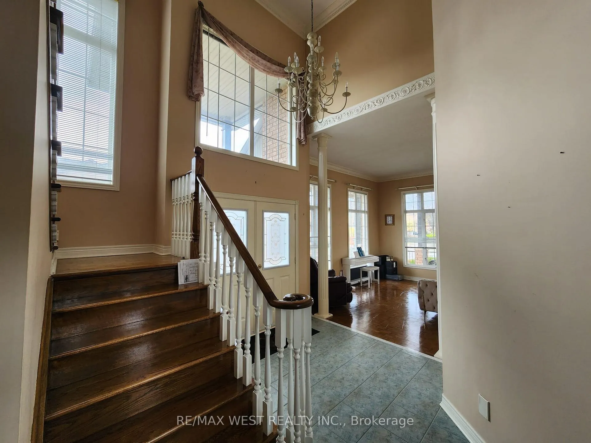 Photo 9 of 379 Sonoma Boulevard, Vaughan, Sonoma Heights — HOMEH