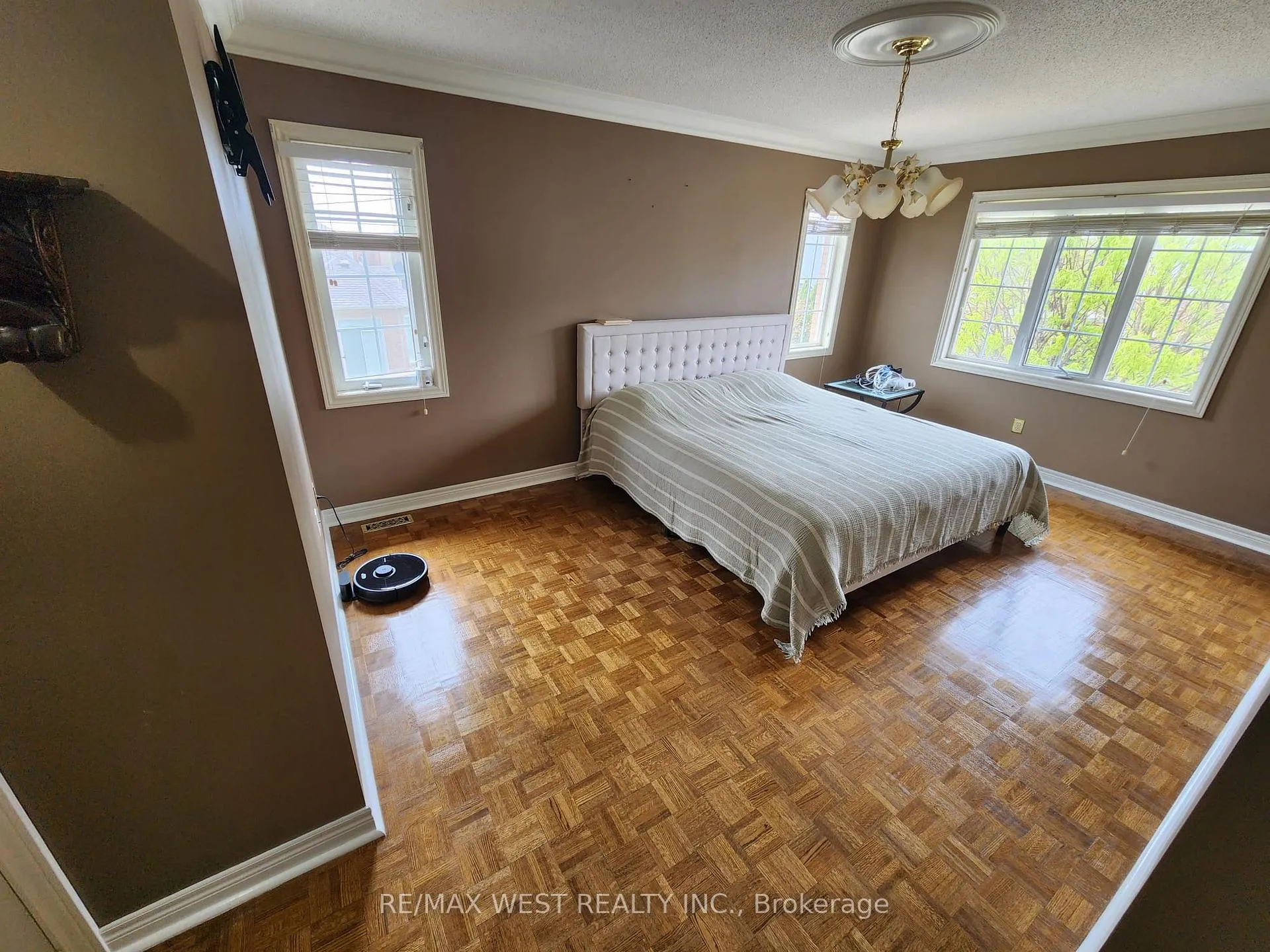 Photo 24 of 379 Sonoma Boulevard, Vaughan, Sonoma Heights — HOMEH