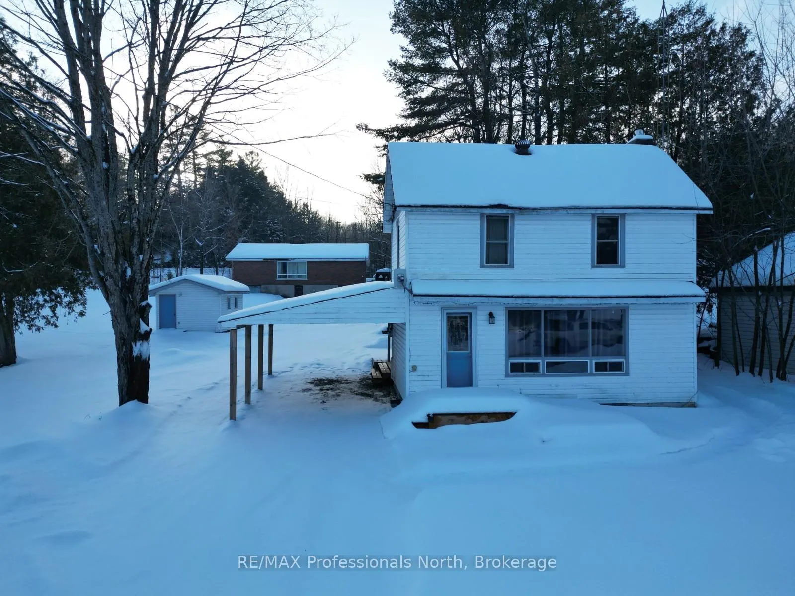 Front of 1092 Pioneer Road