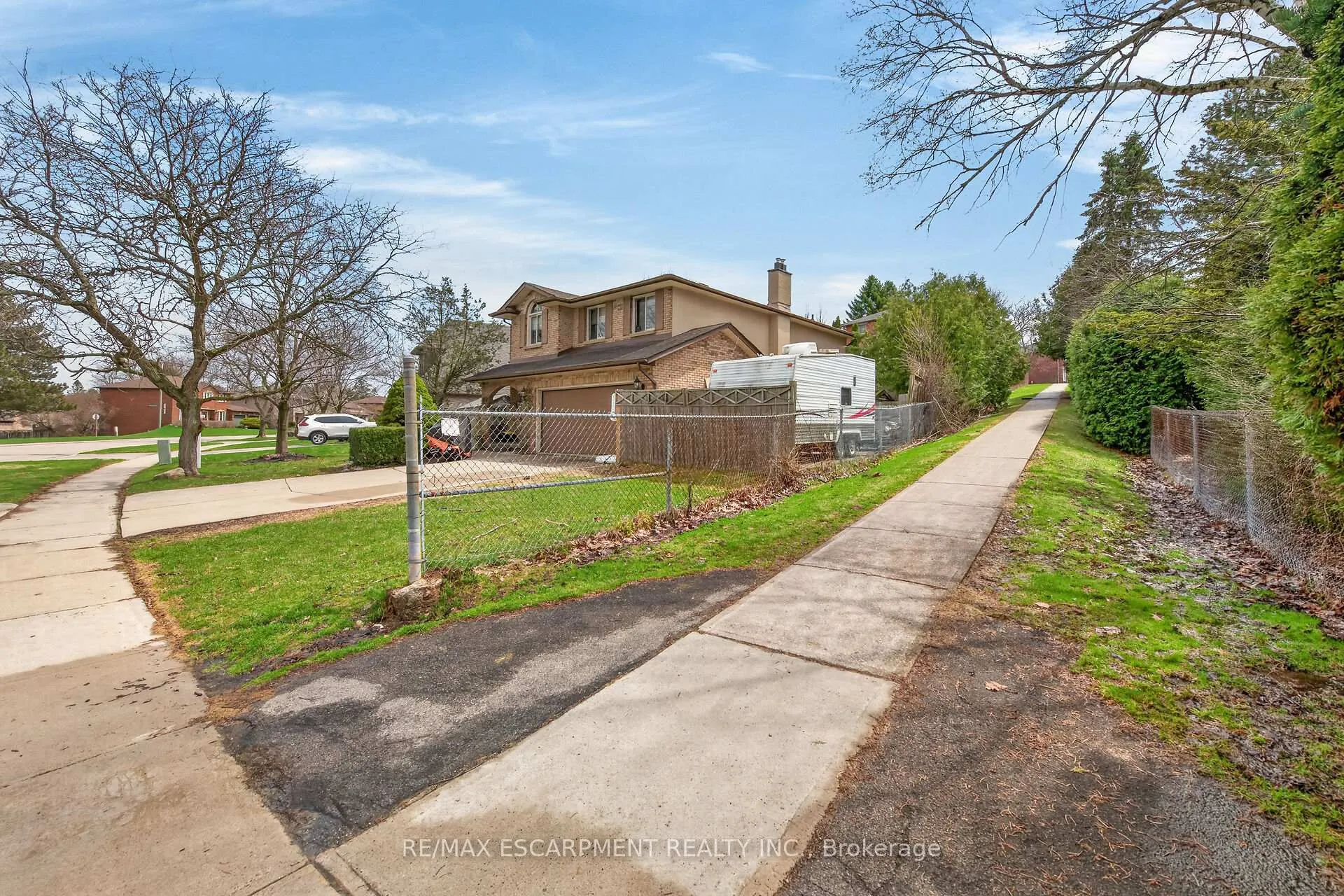 Photo 3 of 249 Lloyminn Avenue, Hamilton, Ancaster — HOMEH