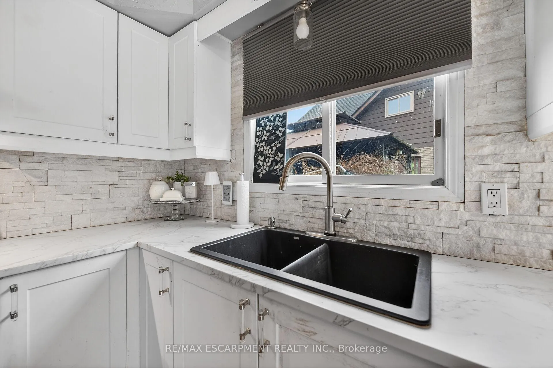 Photo 10 of 249 Lloyminn Avenue, Hamilton, Ancaster — HOMEH