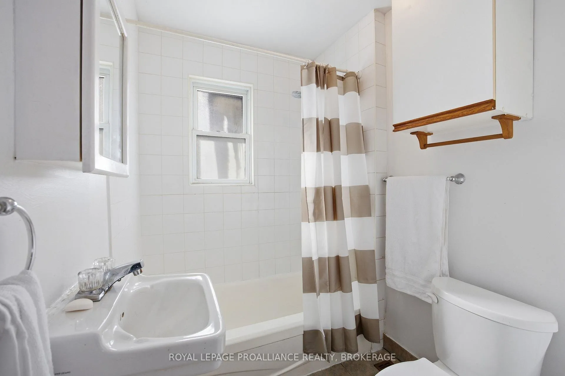 Photo 25 of 80 Joseph Street, Kingston, East of Sir John A. Blvd — HOMEH