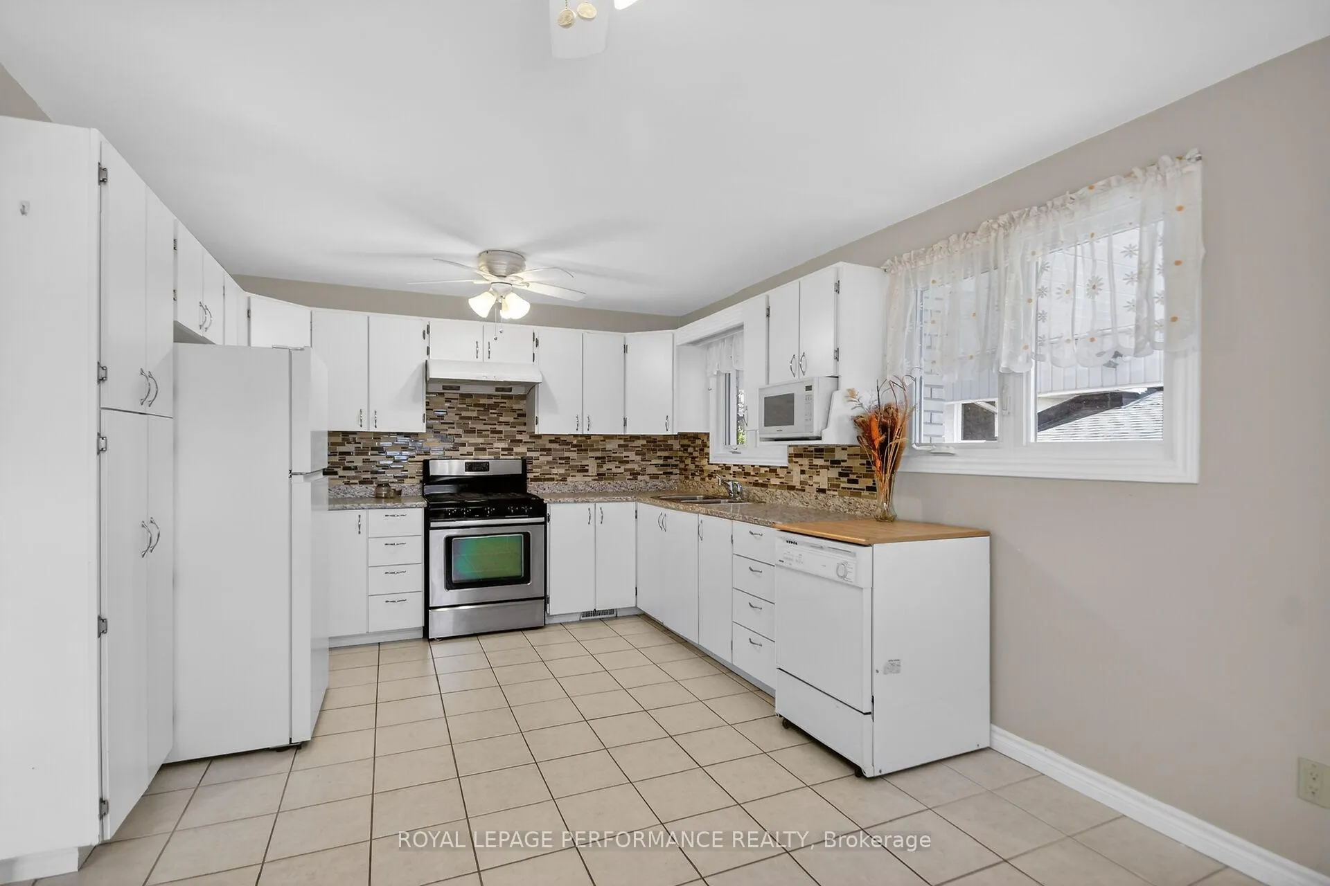 Photo 4 of 1879 Sharel Drive, Ottawa, Guildwood Estates - Urbandale Acres — HOMEH