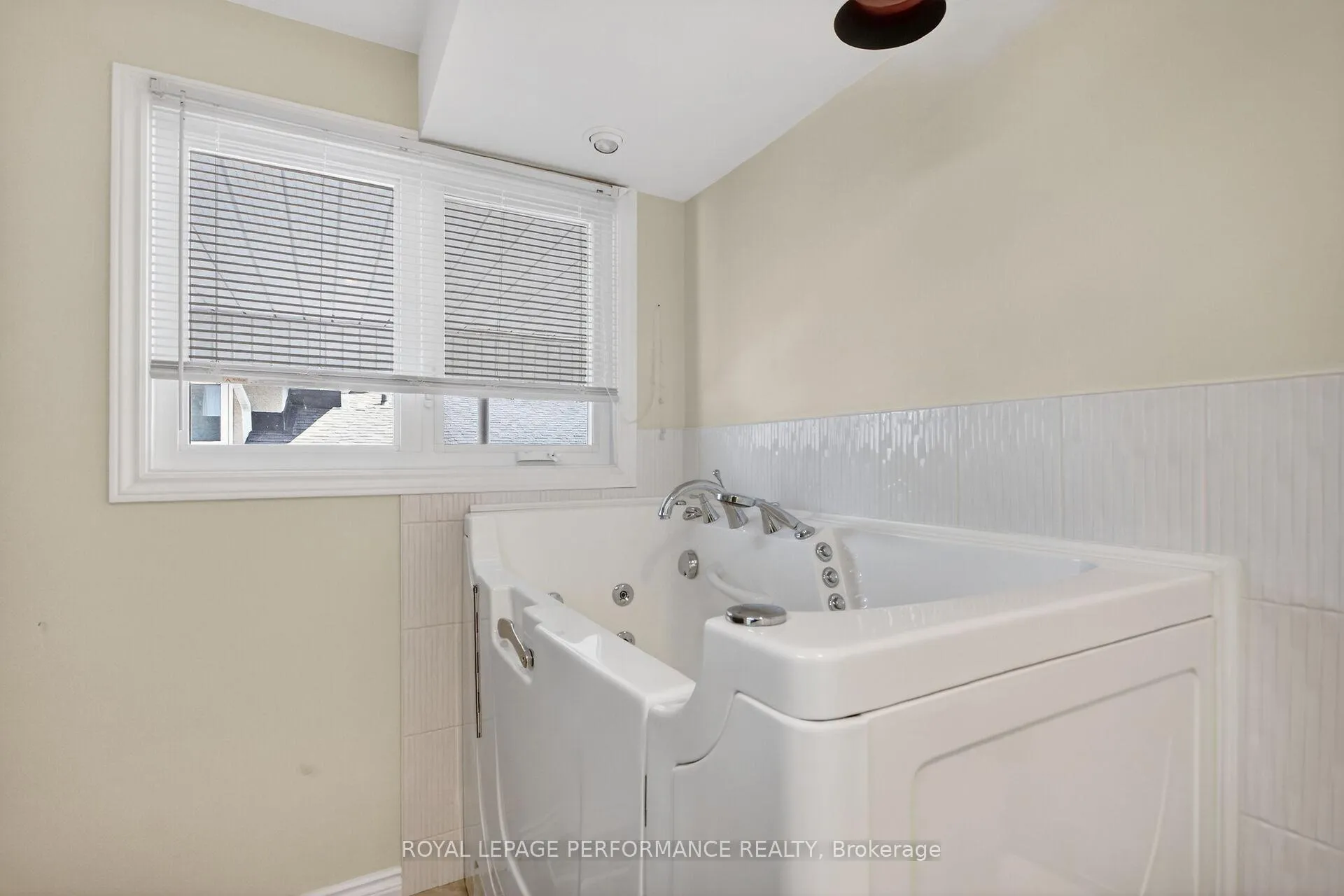 Photo 17 of 1879 Sharel Drive, Ottawa, Guildwood Estates - Urbandale Acres — HOMEH