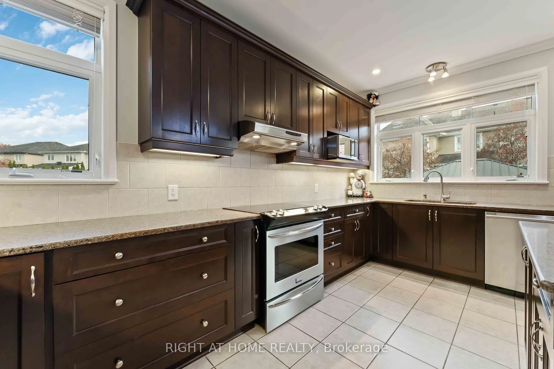 Photo 13 of 211 Denali Way, Ottawa, Stittsville (North) — HOMEH
