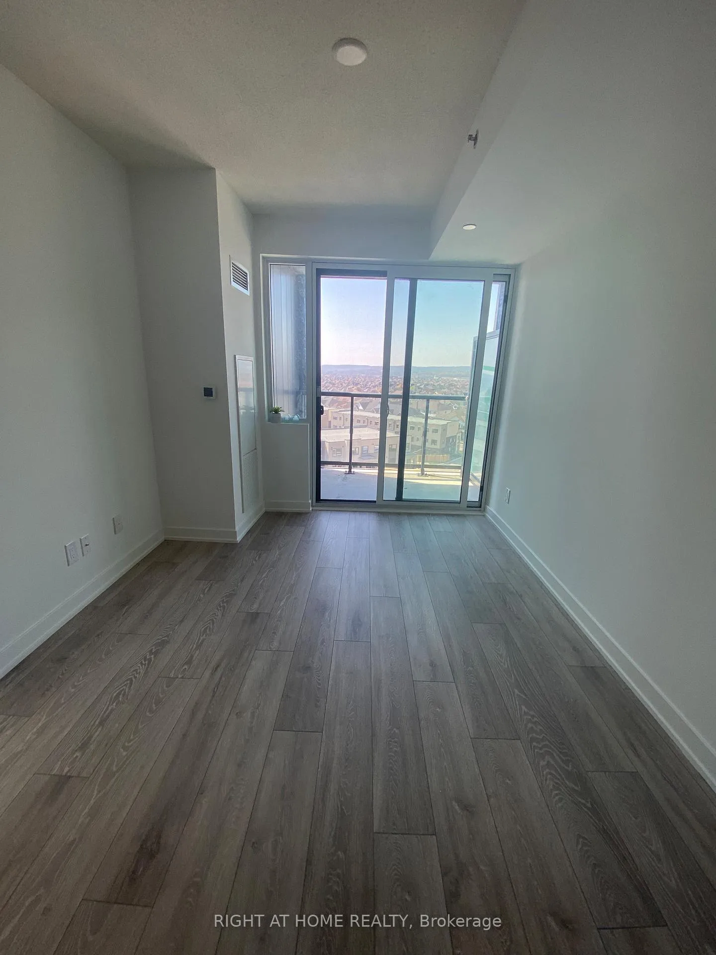 Photo 7 of Unit B815, 3200 Dakota Common, Burlington, Alton — HOMEH