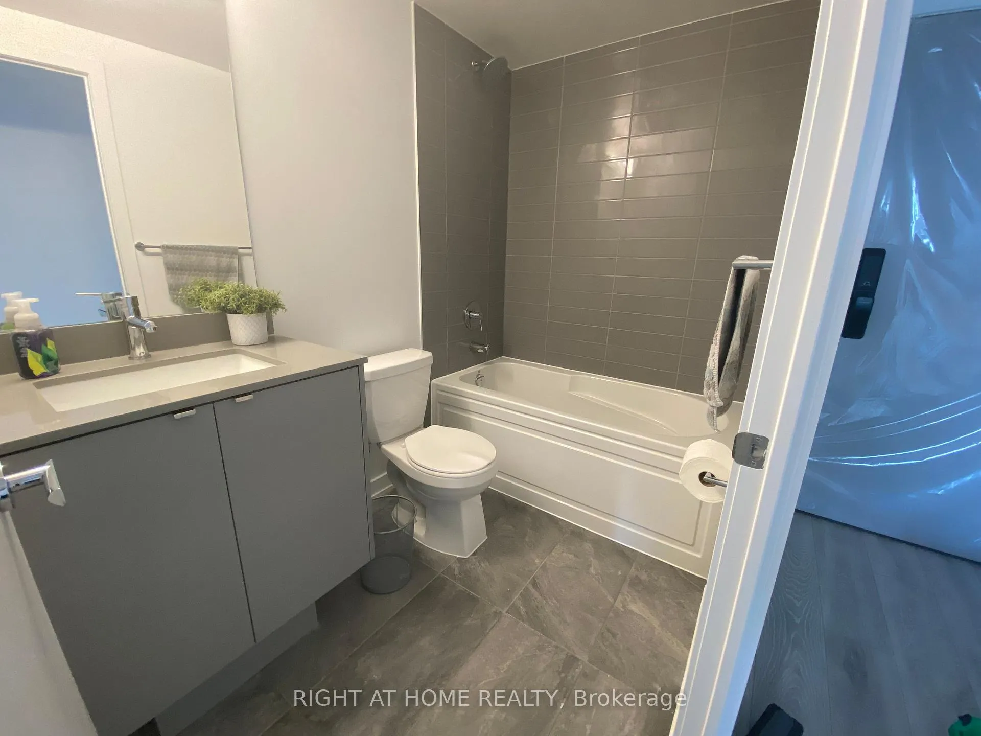 Photo 8 of Unit B815, 3200 Dakota Common, Burlington, Alton — HOMEH