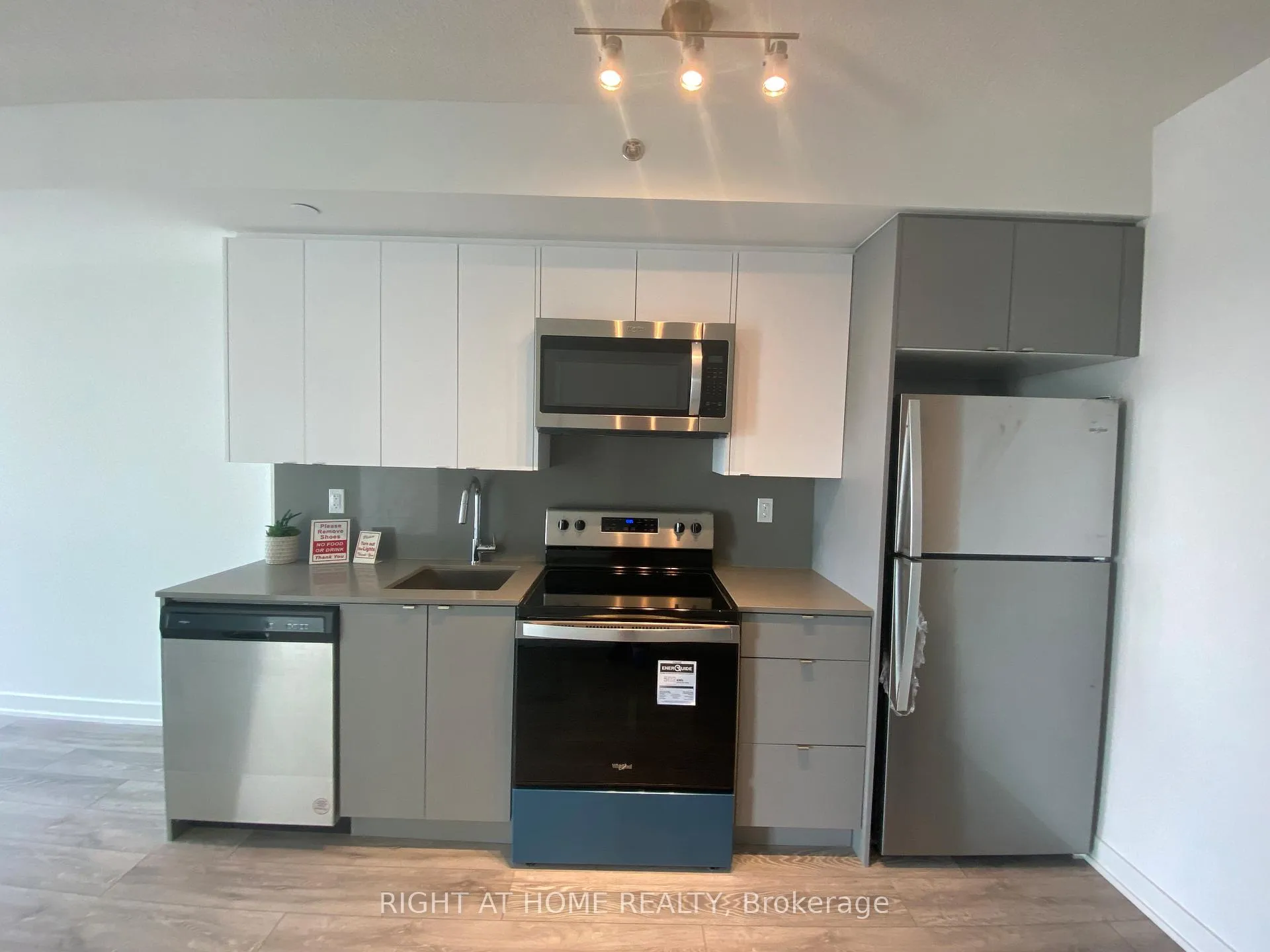 Photo 9 of Unit B815, 3200 Dakota Common, Burlington, Alton — HOMEH