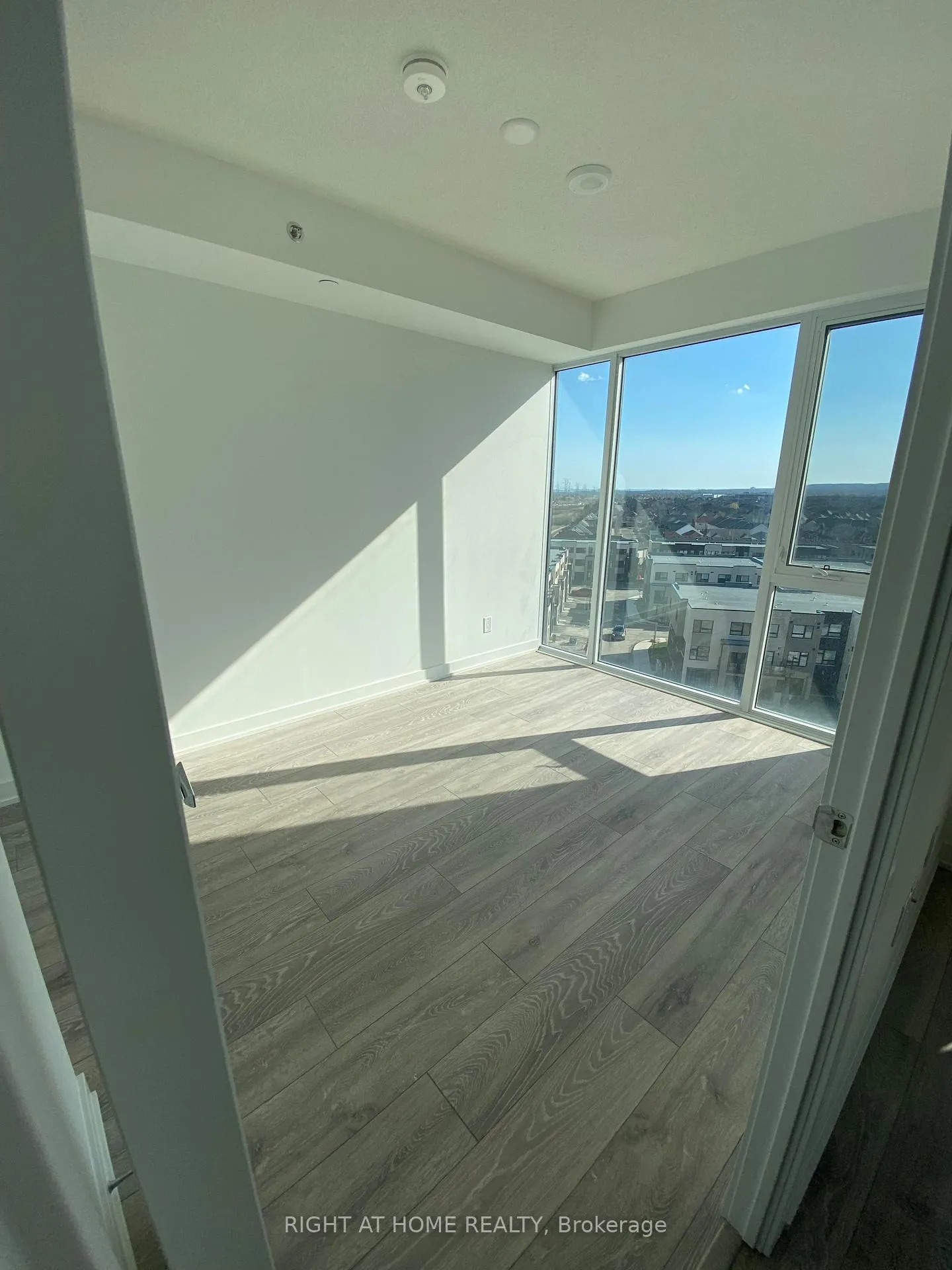 Photo 12 of Unit B815, 3200 Dakota Common, Burlington, Alton — HOMEH